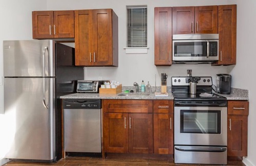 Music Row Apartment | CozySuites Music Row Spacious 1BR -free parking 60