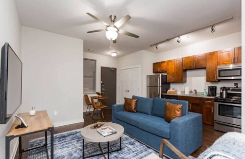 Music Row Apartment | CozySuites Music Row Spacious 1BR free parking 41