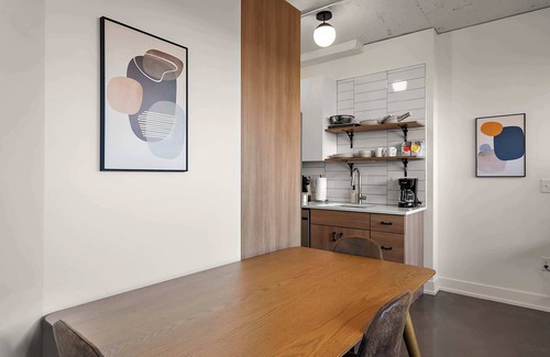 Warehouse District Apartment | CozySuites NLG - Modern studio condo #28