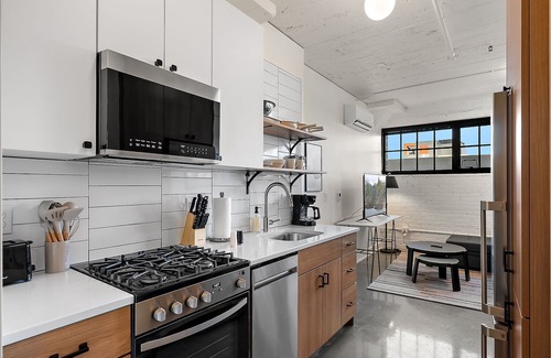Warehouse District Apartment | CozySuites NLG - Modern studio condo #28