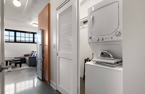 Warehouse District Apartment | CozySuites NLG - Modern studio condo #28
