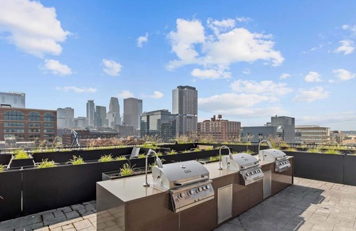 Warehouse District Apartment | CozySuites NLG w pool, bowling alley, sauna #25