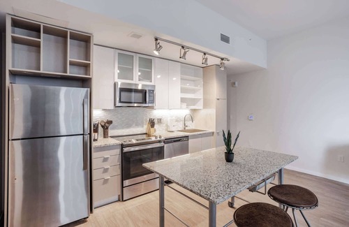 Downtown Cincinnati Apartment | CozySuites Sky Central #7