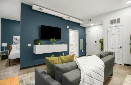 Cultural District Apartment | CozySuites Stunning 1BR in Downtown Pitts 42