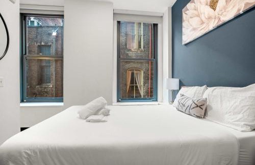 Cultural District Apartment | CozySuites Stunning 1BR in Downtown Pitts 43