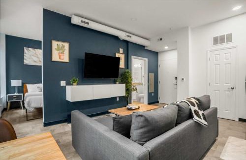 Cultural District Apartment | CozySuites Stunning 1BR in Downtown Pitts 43
