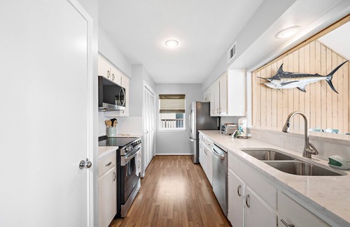 Pirates Beach House | Crab Claw | Pet-friendly, Water Views + Large Deck