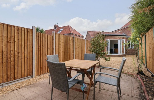 Wells-next-the-Sea Cottage | CRAB COTTAGE - WELLS NEXT THE SEA, pet friendly in Wells-Next-The-Sea