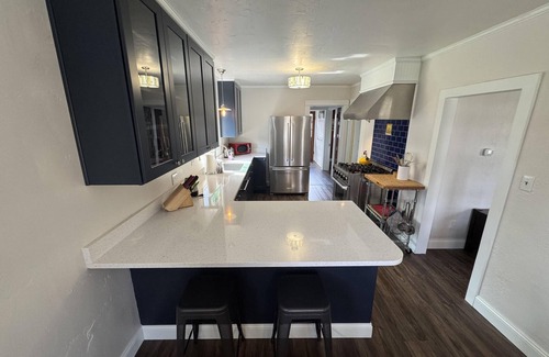 River West House | Crabapple Cottage - 2 Blocks to Mirror Pond, 1 Gig Wifi, Great Location
