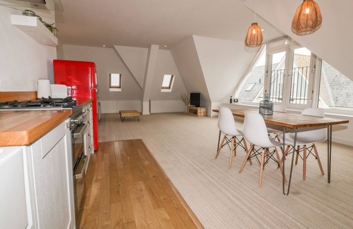 Newquay Cottage | CRABS AND LOBSTERS, romantic, country holiday cottage in Newquay