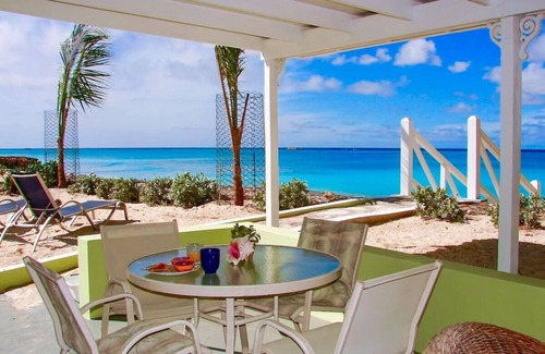 Cockburn Town Apartment | Crabtree #1 - Amazing Beach -Walk to Restaurants
