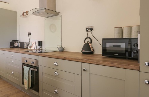 Hackness Cottage | CRABTREE COTTAGE, pet friendly, character holiday cottage in Scalby