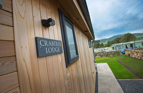 Castle Douglas Cottage | Crabtree Lodge - a lodge that sleeps 6 guests in 3 bedrooms