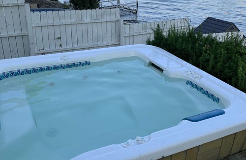 Osceola House | Craftsman Built Baugo Bay Waterfront Sleeps 14