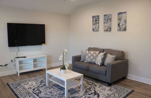 West Dallas House | Craftsman-Style Home near Downtown