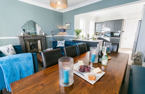 Beaumaris Cottage | Craig Hyfryd - a coastal that sleeps 12 guests in 6 bedrooms