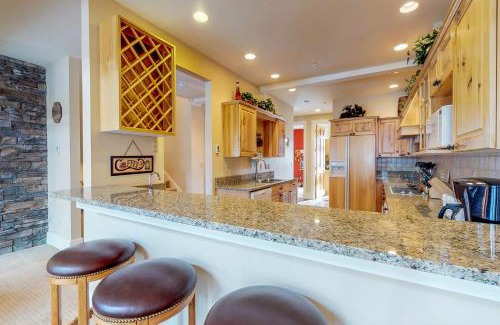 Big Sky Meadow Village Apartment | Crail Creek 607