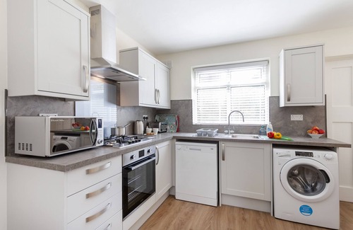 Hockley Apartment | Cranbrook Street - a serviced apartment that sleeps 5 guests in 3 bedrooms