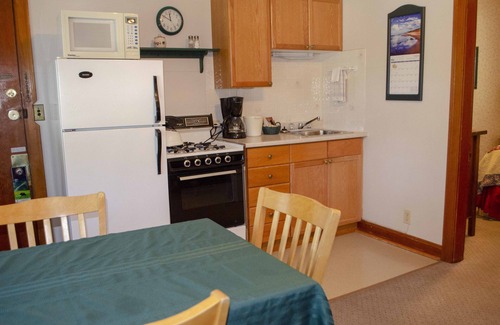 Waterton Park Cabin | Crandell Mountain Lodge