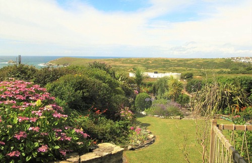 Crantock House | Crantock Cottage, stunning sea views, 10 mins to beach & equipped for children