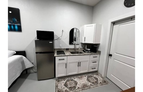Hobbs Apartment | Crash Pad- Studio West Room 502B