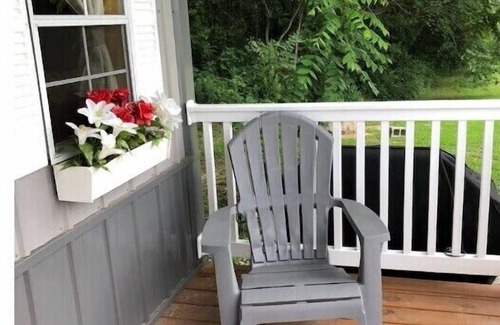 Ava Cottage | Crazy Joe's Cabin #1