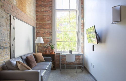 Westown Apartment | Cream City 1BR Apt - Just 3 Blocks to Fiserv with Gym and Parking