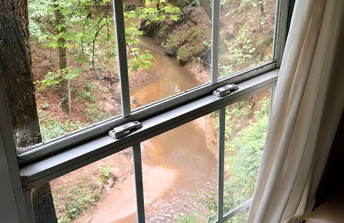 Nacogdoches Cabin | Creek Cabin - A secluded, creekside paradise at Stag Leap Cabins!