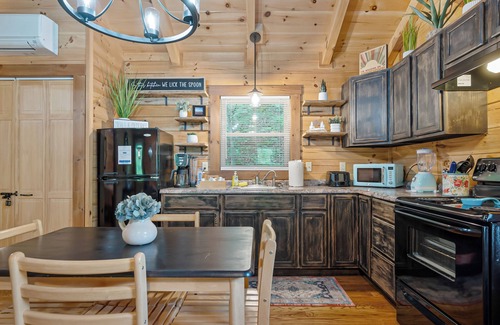 Pearisburg Cabin | Creek Front Cabin in Pearisburg