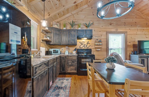 Pearisburg Cabin | Creek Front Cabin in Pearisburg