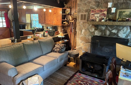Franklin House | Creek Front. Charming 2-bedroom log home 10 minutes to lovely Franklin NC