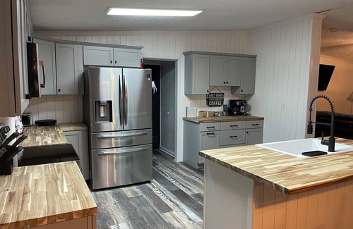 Albany House | Creek-Front Getaway at Dale Hollow Lake