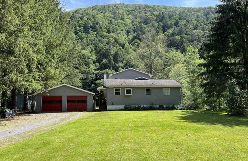 Hyner House | CREEK FRONT HOME with private access - perfect for kayaking, fishing, and hiking