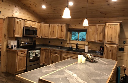Greeneville Cabin | Creek Front luxury Cabin