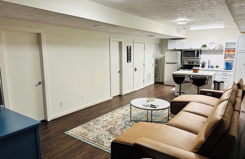 Roswell Apartment | Creek Side Large 1 Bd Basement Apt in Roswell