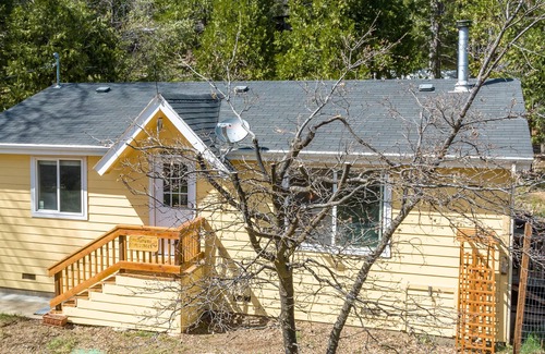 Cascadel Woods House | Creeks, Pond, Forest Hiking, Relaxing, Yosemite 35 Miles, Bass Lake 4 Miles