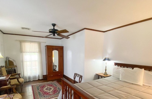 Salado Apartment | Creekside Baines Suite