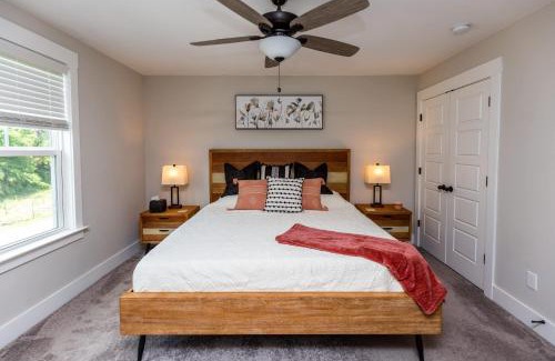 North Charleston House | Creekside Bungalow Park Circle 15m dtwn CHS