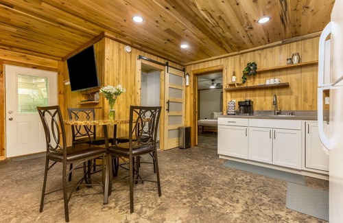 Rockbridge Cabin | Creekside Cabin in Hocking Hills. Hot Tub + Large Private Yard. Dog-friendly!