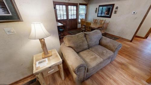 Red River House | Creekside Cabin - Pet Friendly - WiFi - Washer - Dryer - Grill - Fenced Yard - Fireplace