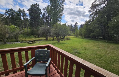 Saddlestring Cabin | Creekside Chalet
