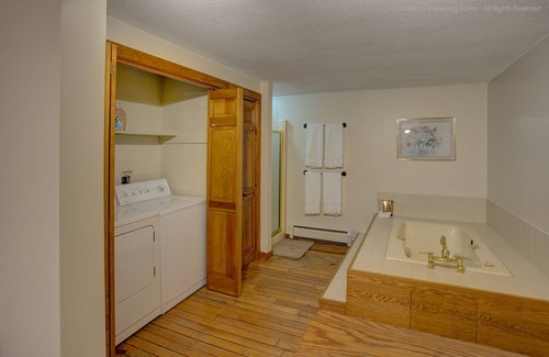 Westhampton Apartment | Creekside Country Comfort, Northampton Access! Lovely apartment sleeps 8