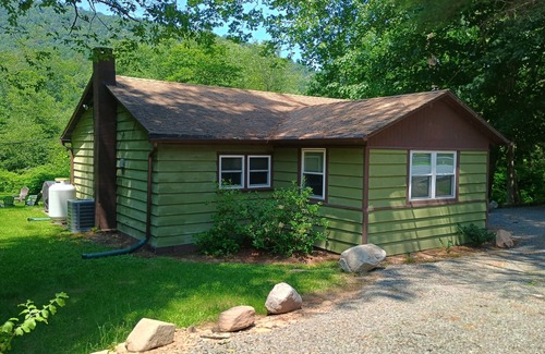Lairdsville Cabin | Creekside: Cozy 3-Bedroom Cabin on Loyalsock Creek – Fish, Hike, Kayak or Relax!