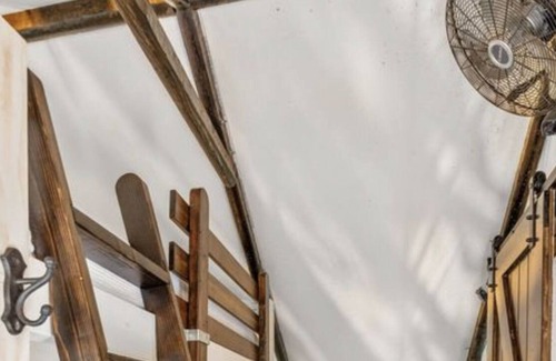 Greenbrier House | Creekside Farm Lower Tent