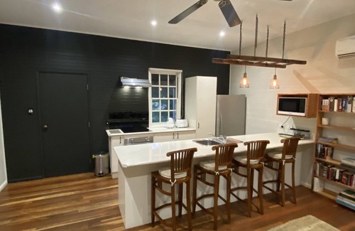 Broughton Vale Cottage | Creekside Historical Cottage - Near Berry