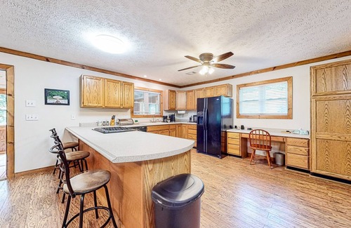 Blairsville Cabin | Creekside home near the lakes with beautiful yard, firepit & Ping-Pong