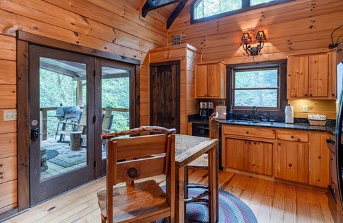 Topton Cabin | Creekside-Pet Friendly Luxury Log Cabin on Creek, Fireplace, Hot Tub, Zipline, Rafting, Horseback Riding-Nantahala NC