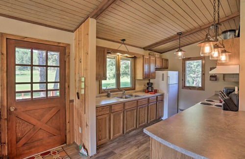 Rimrock Cabin | Creekside Rapid City Cabin w/Deck on 30 Acres!