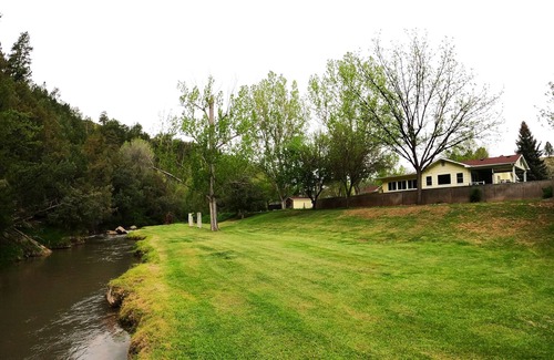 Hot Springs House | Creekside Retreat Minutes From Hot Springs