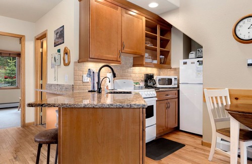 Fall River Estates Condo | Creekside Suite 05 (NO HT)